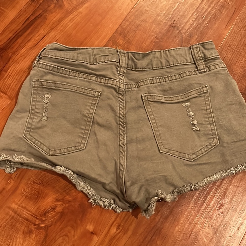 Olive color short shorts - Picture 2 of 4